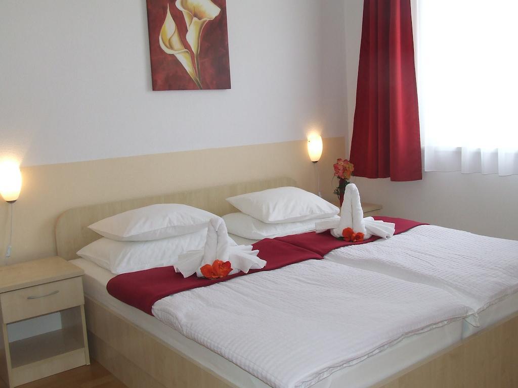 Rooms And Apartments Ana Zadar Room photo