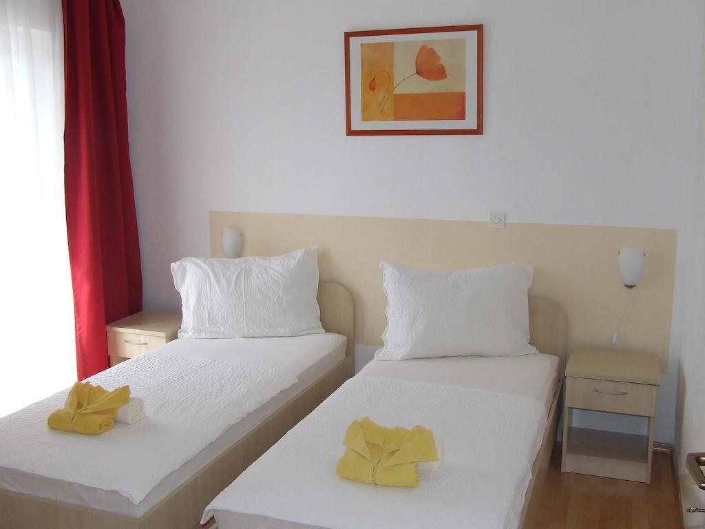 Rooms And Apartments Ana Zadar Room photo